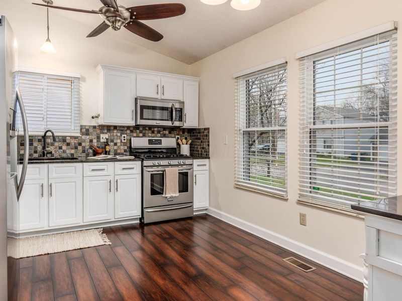 2245 Green Island Drive, Columbus, OH 43228 Photo 9