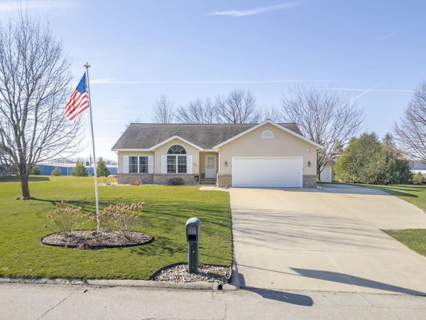 109 Meadow Lane Drive, Sumner, IA 50674