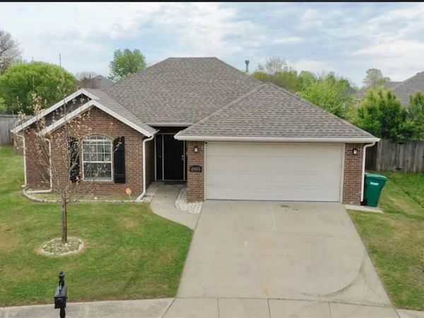 2903 S D Street , Rogers, AR 72758