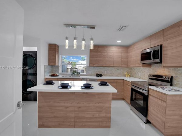 1137 SW 8th Ave, Fort Lauderdale, FL 33315