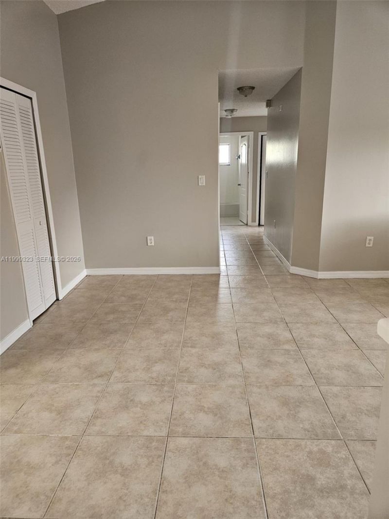 2527 W 76th St, Unit 208, Hialeah, FL 33016 Photo