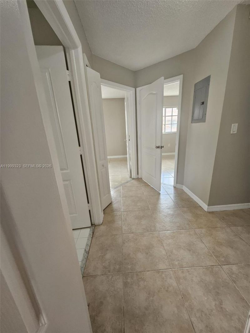 2527 W 76th St, Unit 208, Hialeah, FL 33016 Photo