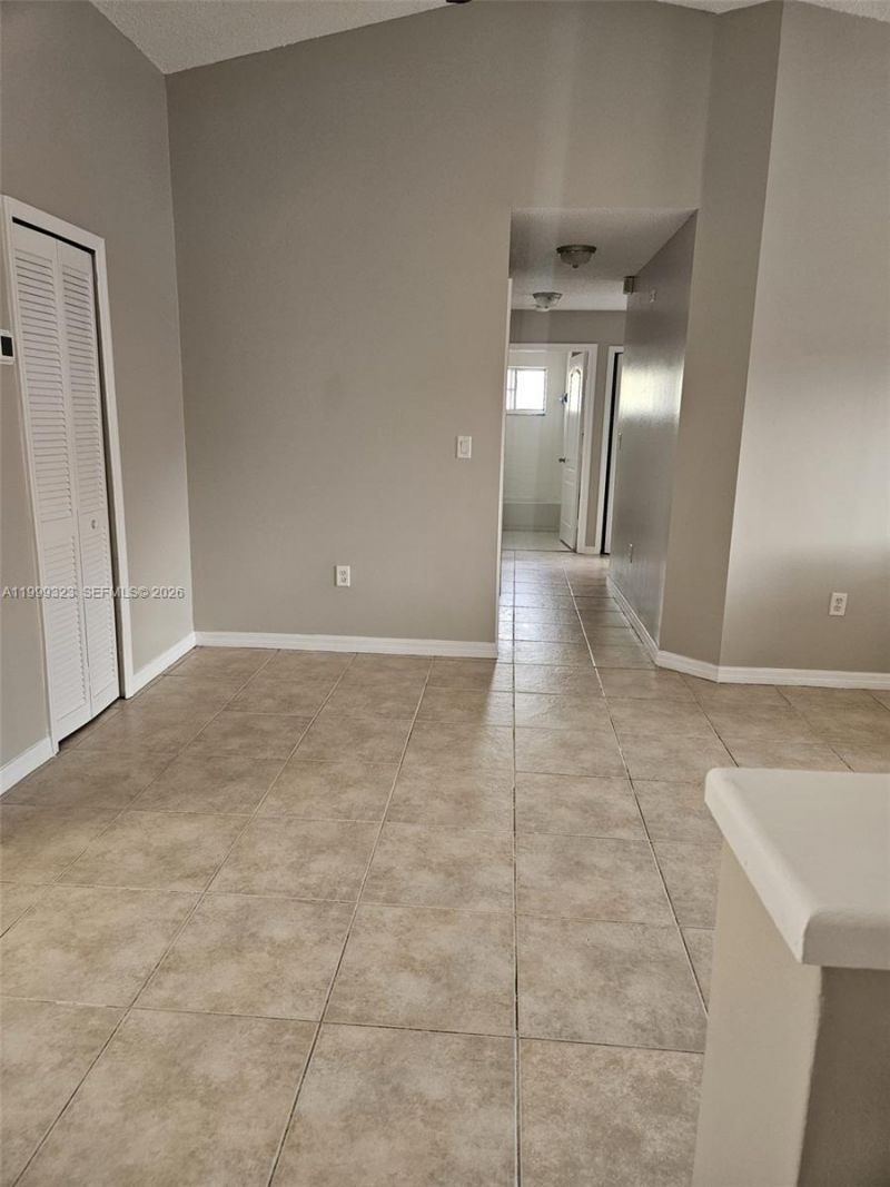 2527 W 76th St, Unit 208, Hialeah, FL 33016 Photo