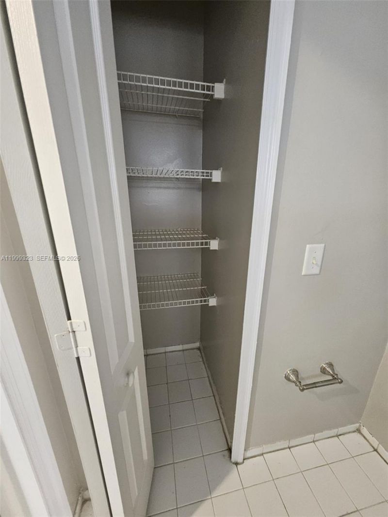 2527 W 76th St, Unit 208, Hialeah, FL 33016 Photo