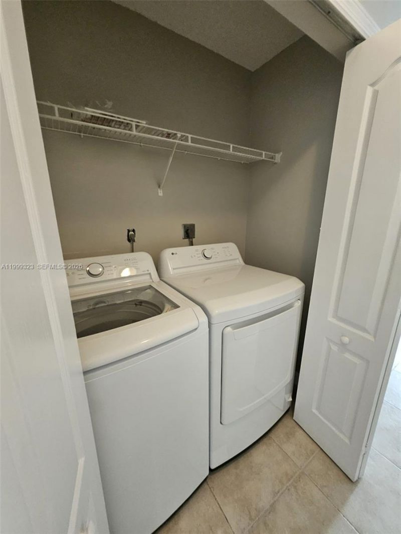 2527 W 76th St, Unit 208, Hialeah, FL 33016 Photo