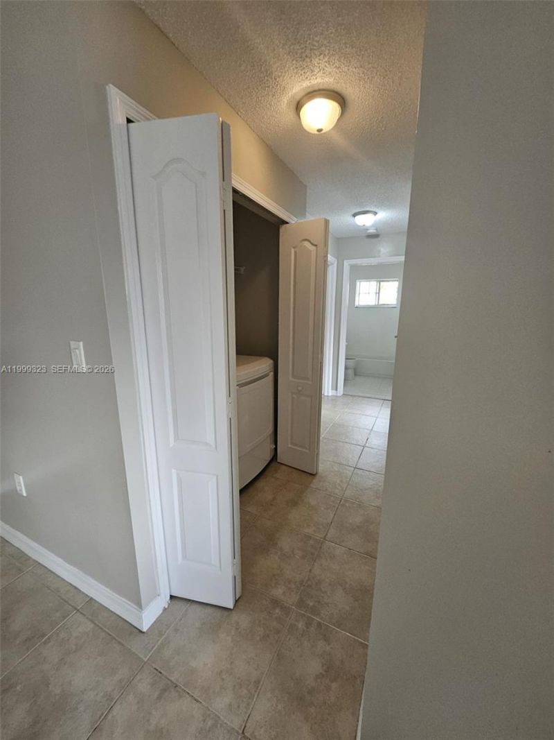 2527 W 76th St, Unit 208, Hialeah, FL 33016 Photo