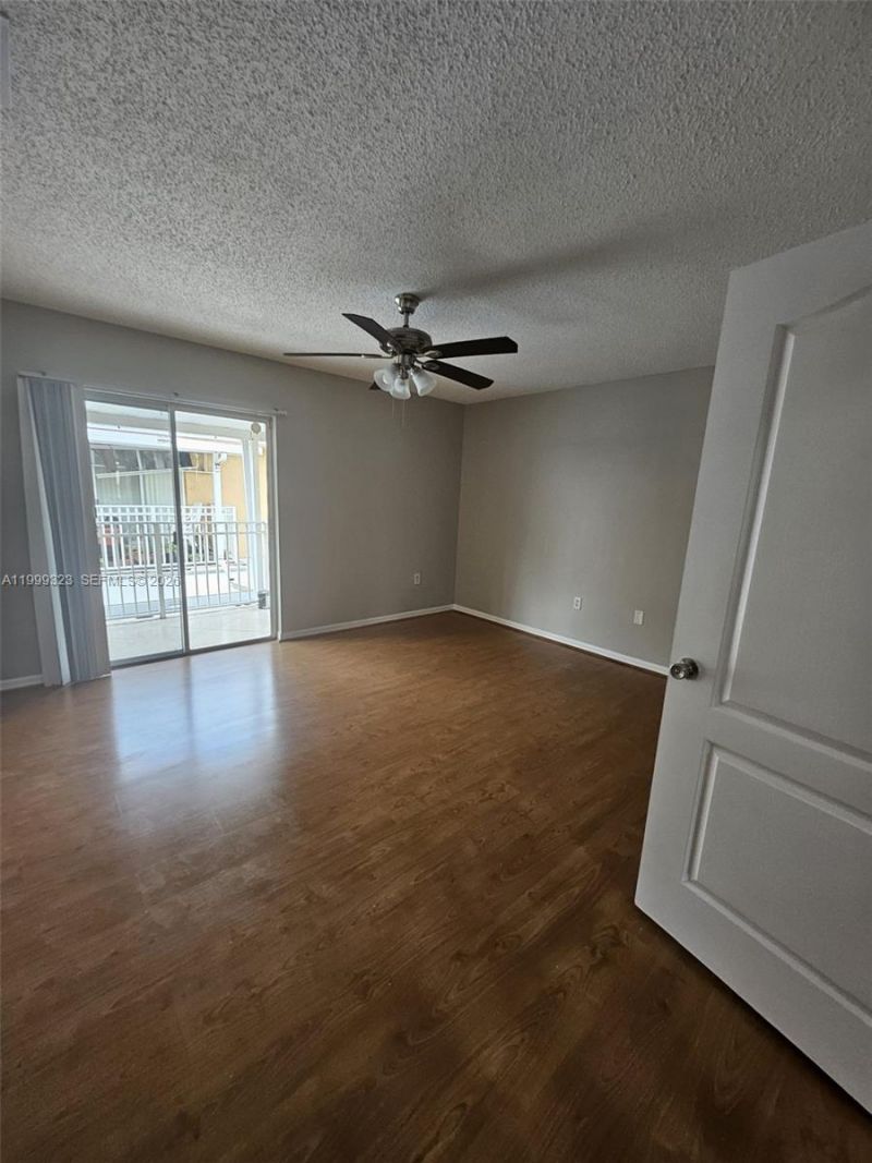 2527 W 76th St, Unit 208, Hialeah, FL 33016 Photo