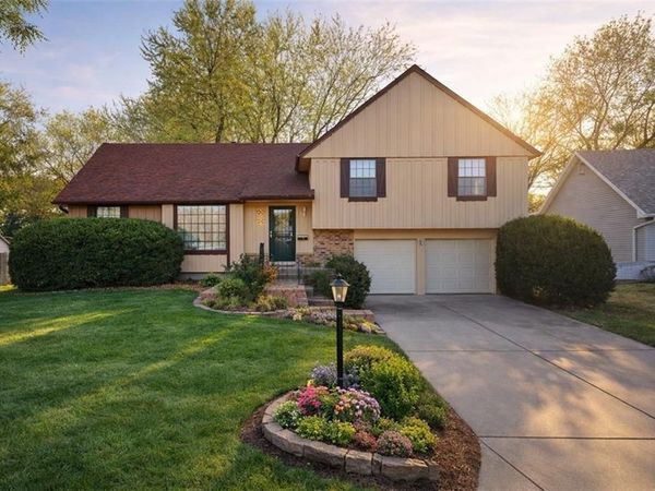 7615 W 95th Street, Overland Park, KS 66212