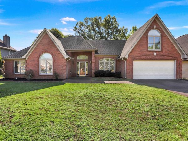 1130 SUGAR LN, Collierville, TN 38017