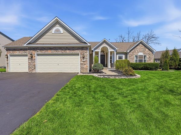 3131 Abbey Knoll Drive, Lewis Center, OH 43035