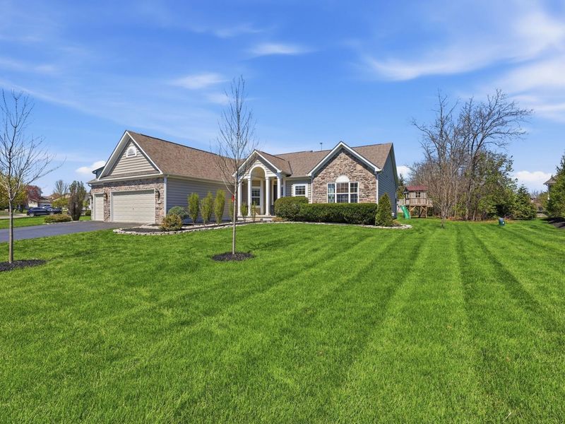 3131 Abbey Knoll Drive, Lewis Center, OH 43035 Photo 2