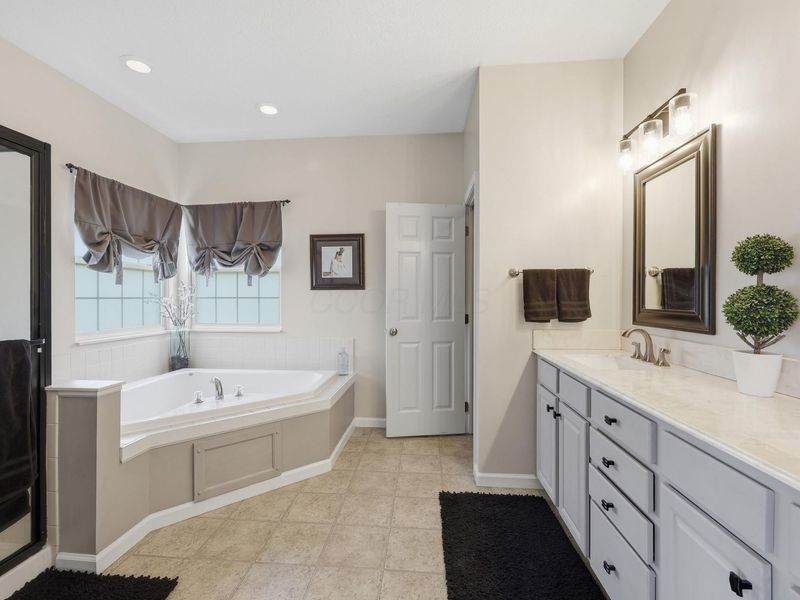 3131 Abbey Knoll Drive, Lewis Center, OH 43035 Photo 28