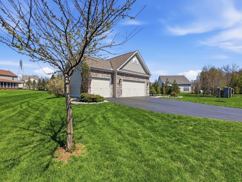 3131 Abbey Knoll Drive, Lewis Center, OH 43035 Photo 3