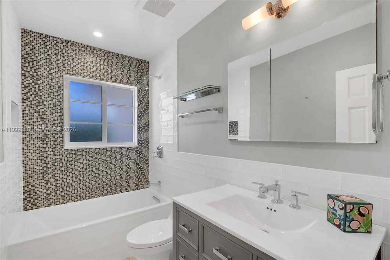 1160 NE 98th St, Miami Shores, FL 33138 Photo