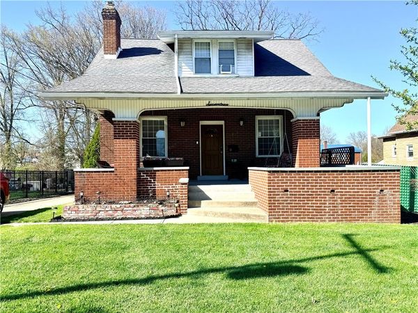 17 S Johnson Rd, Houston, PA 15342