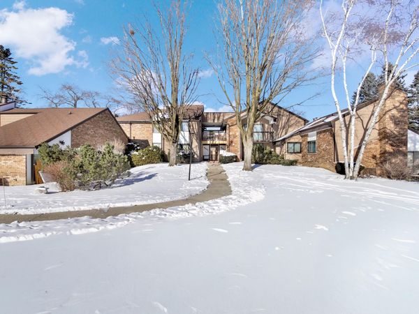 8643 N Servite Dr, Unit 115, Milwaukee, WI 53223