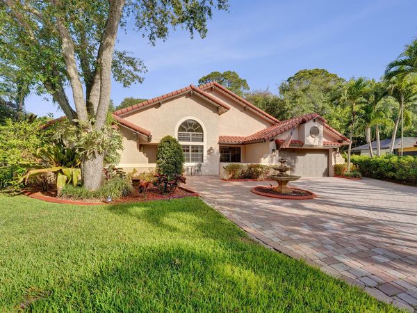 9931 SW 23rd Street, Davie, FL 33324