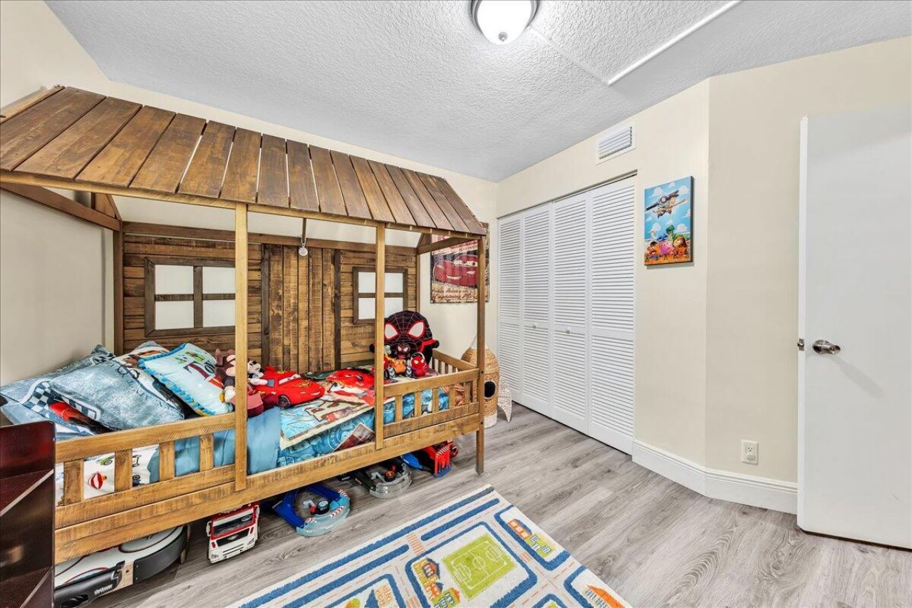 8715 Cleary Boulevard, Plantation, FL 33324 Photo