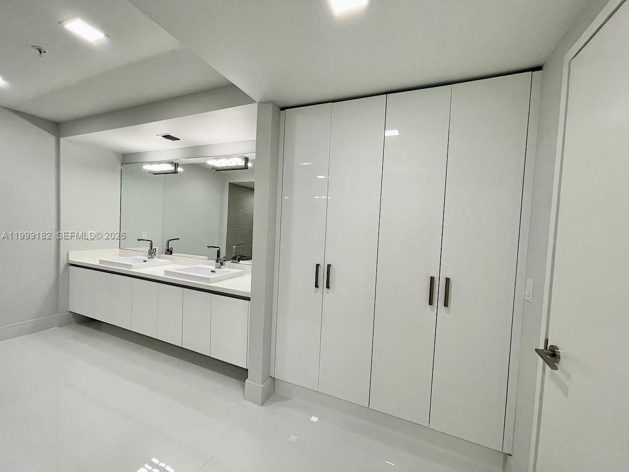 330 Sunny Isles Blvd, Unit 5-905, Sunny Isles Beach, FL 33160 Photo