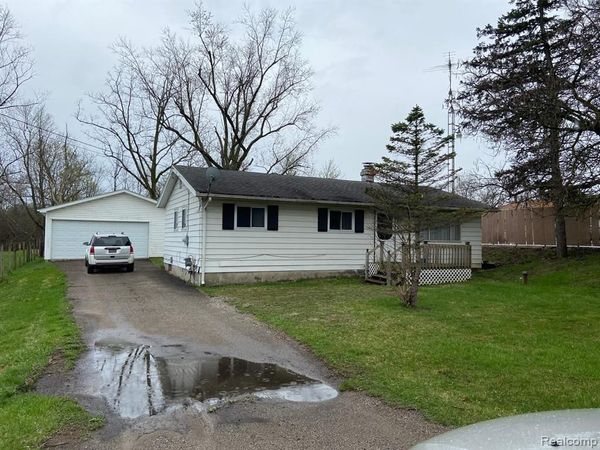 2056 E Stanley Road, Genesee Twp, MI 48458