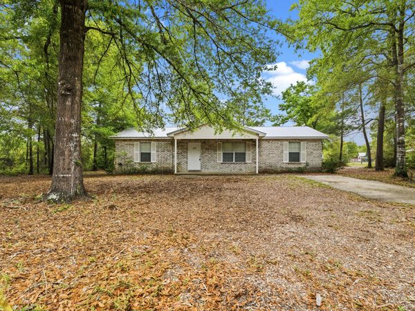 487 Woodlawn Road, Freeport, FL 32439