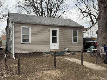 1527 MARTIN Drive, Pekin, IL 61554