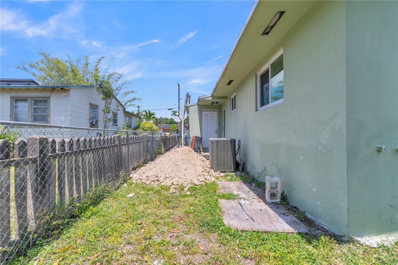 1730 NW 55th Ter, Unit 1730, Miami, FL 33142 Photo