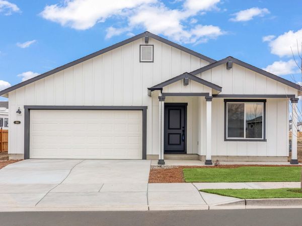 429 NW Monte Vista Avenue, Unit 122, Madras, OR 97741