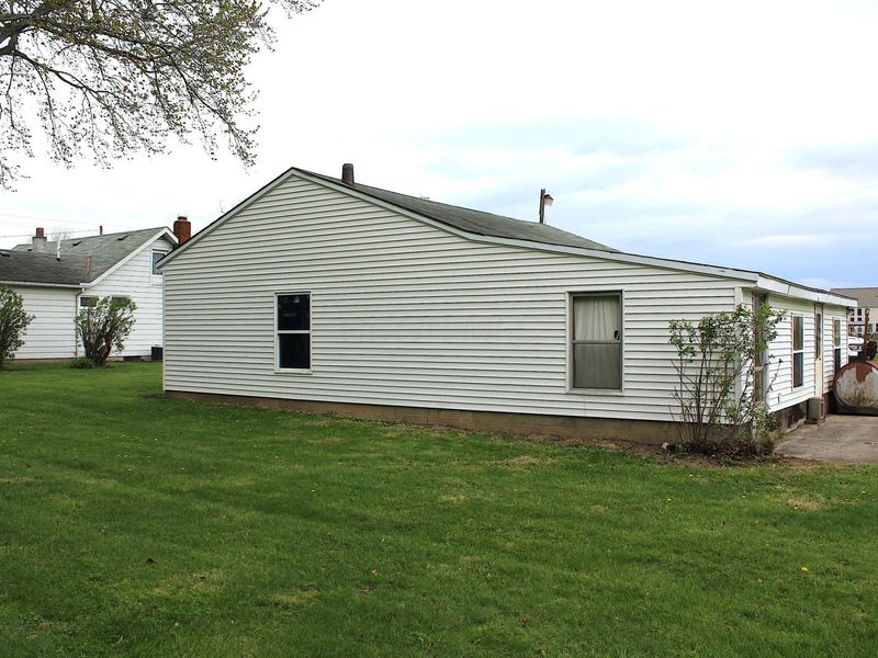 5719 North Road, Lewis Center, OH 43035 Photo 4