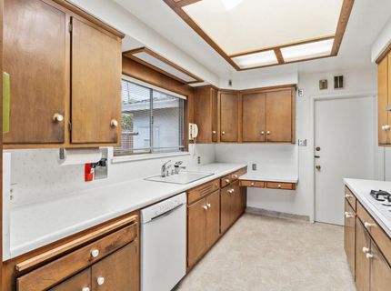 5260 K St, Sacramento, CA 95819 Photo