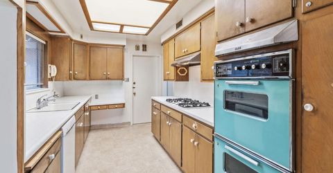 5260 K St, Sacramento, CA 95819 Photo