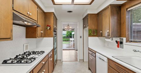 5260 K St, Sacramento, CA 95819 Photo