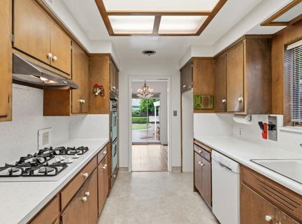 5260 K St, Sacramento, CA 95819 Photo