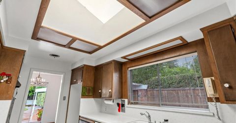 5260 K St, Sacramento, CA 95819 Photo