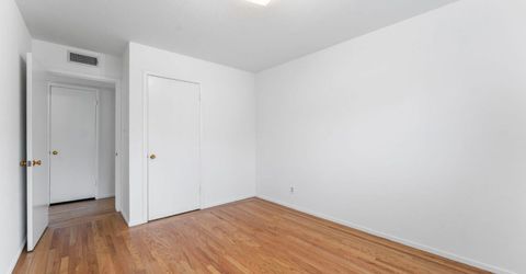 5260 K St, Sacramento, CA 95819 Photo