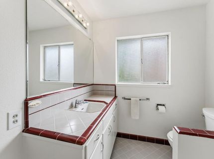 5260 K St, Sacramento, CA 95819 Photo