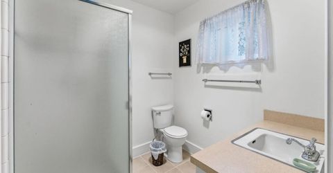 5260 K St, Sacramento, CA 95819 Photo