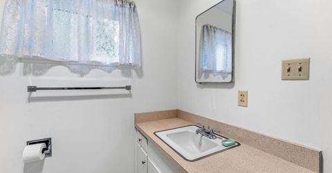 5260 K St, Sacramento, CA 95819 Photo