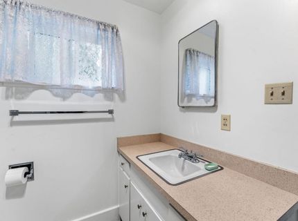 5260 K St, Sacramento, CA 95819 Photo