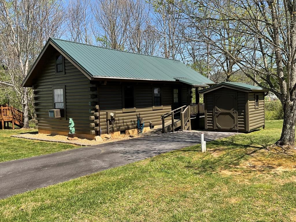 48 Lazy Bear Trl, Andrews, NC 28901 Main Photo