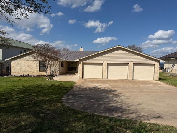 209 Senisa DR, Buchanan Dam, TX 78609