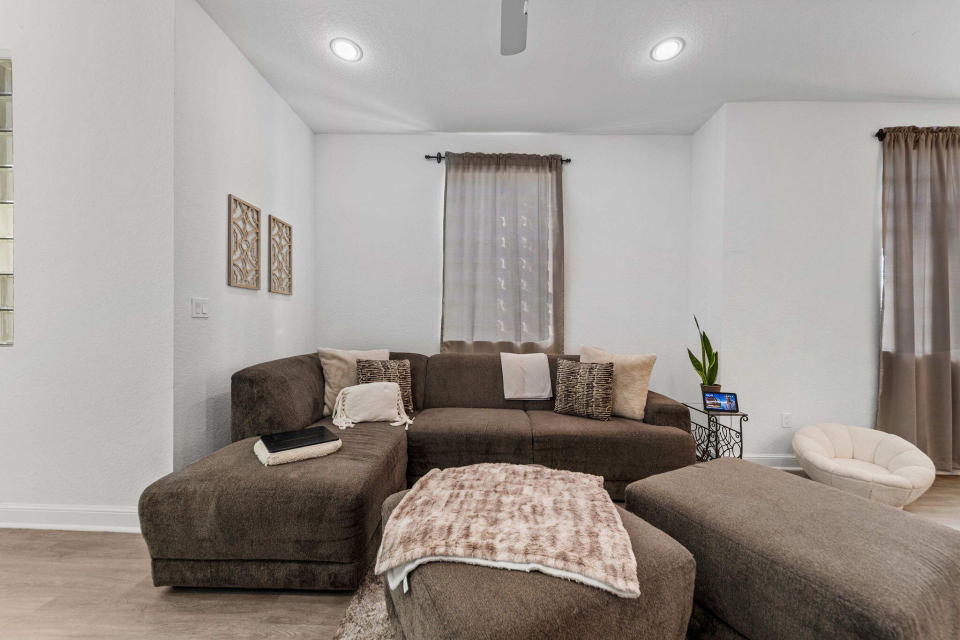 950 Marina Del Ray Lane, Unit 1, West Palm Beach, FL 33401 Photo