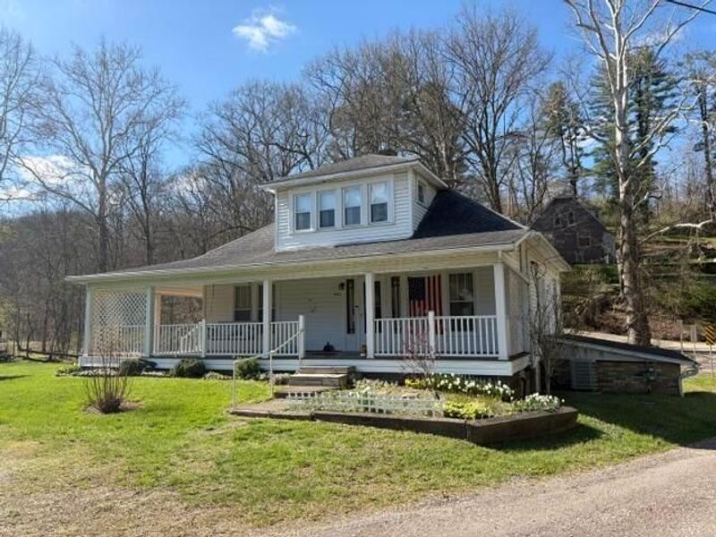 9410 State Route 93 SE, New Straitsville, OH 43766 Photo 3