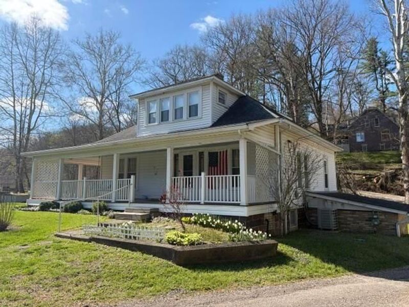 9410 State Route 93 SE, New Straitsville, OH 43766 Photo 4