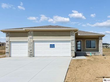 8706 Reed Street, Papillion, NE 68046