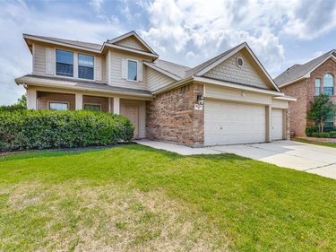 8233 Delafield Drive, Fort Worth, TX 76131