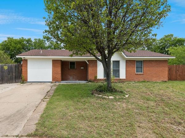 4806 Jaycrest Court , Fort Worth, TX 76135