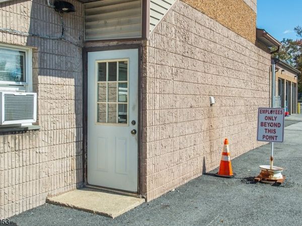 52 Hampton House Rd South, Hampton, NJ 07860