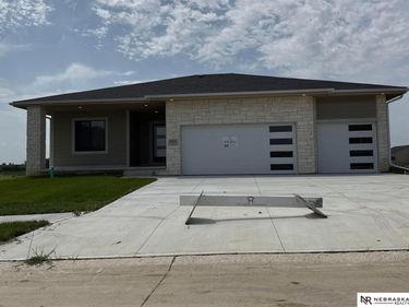 8815 Legacy Street, Papillion, NE 68046