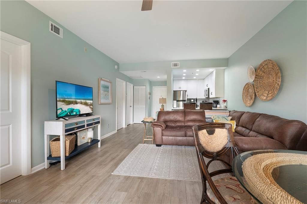 3313 Europa Dr, Unit 216, Naples, FL 34105 Photo